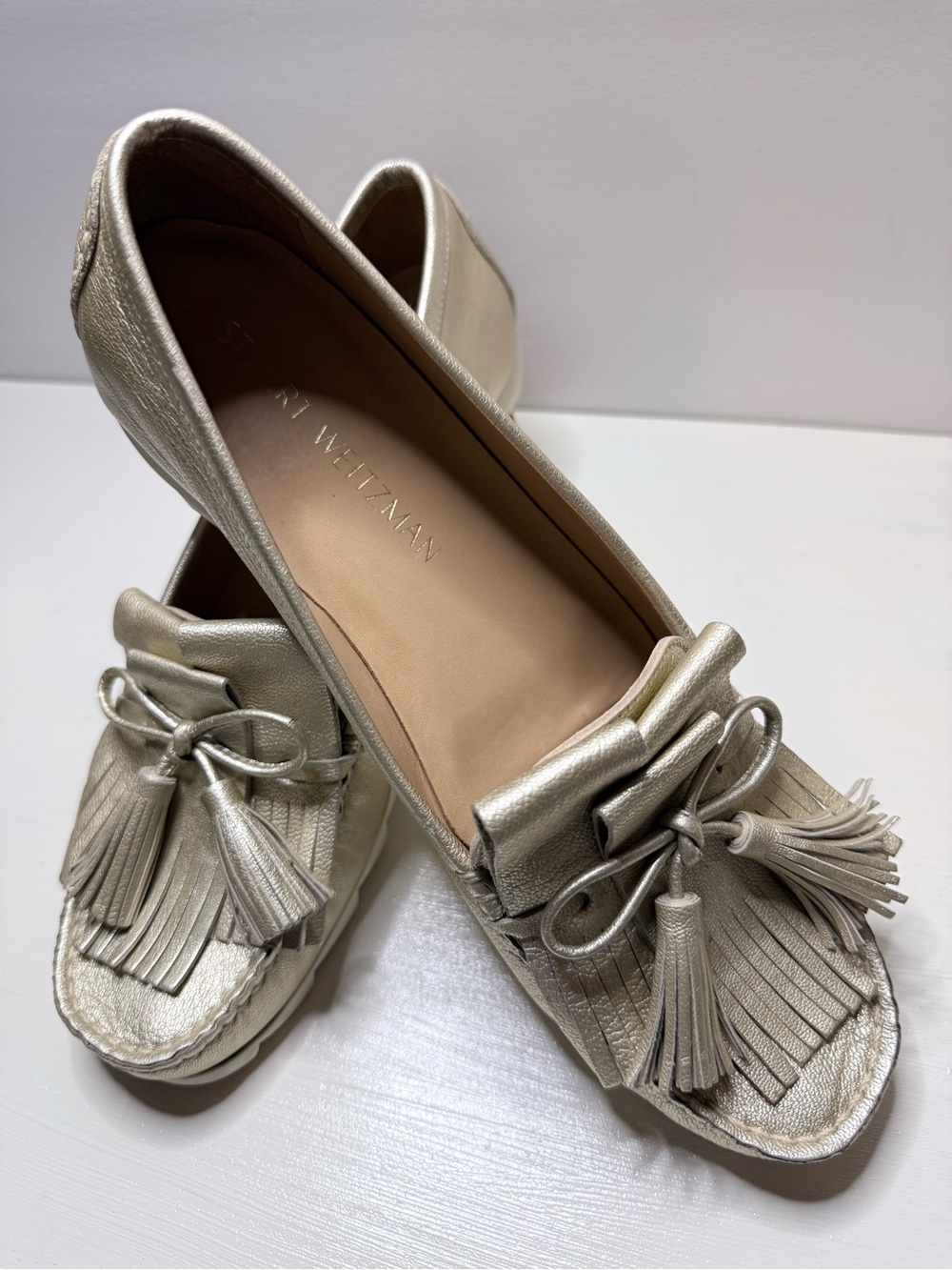 Stuart Weitzman Champagne Gold Metallic Tassel Loafers Moccasins Size 8.5 - Picture 6 of 8